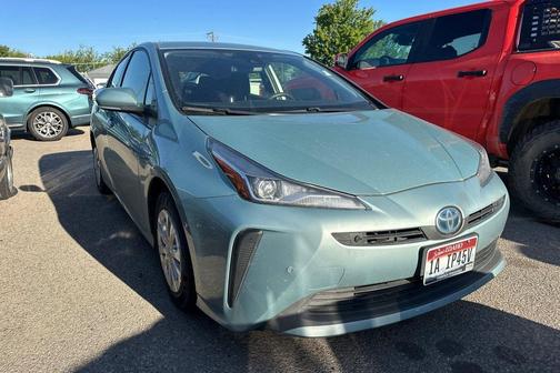 Pearl 2022 Toyota Prius LE
