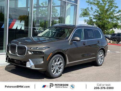 Manhattan Green Metallic 2027 BMW X7 xDrive40i