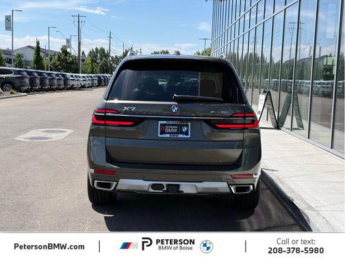 Manhattan Green Metallic 2027 BMW X7 xDrive40i