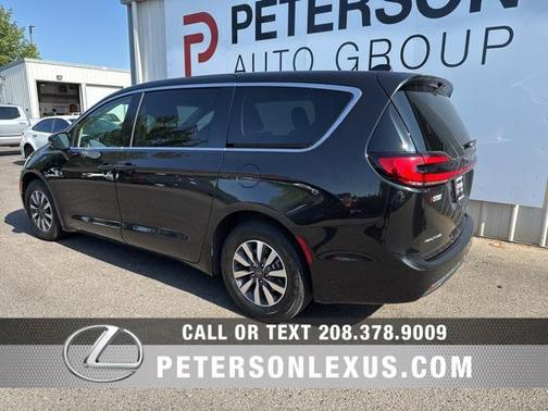 2024 Chrysler Pacifica Hybrid Select