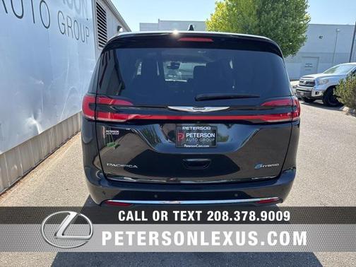 2024 Chrysler Pacifica Hybrid Select