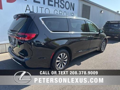 2024 Chrysler Pacifica Hybrid Select