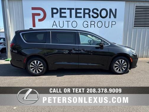 2024 Chrysler Pacifica Hybrid Select