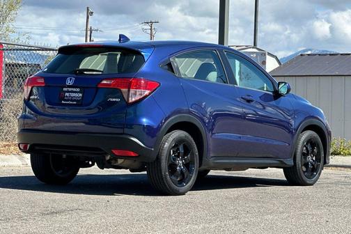 Deep Ocean Pearl 2017 Honda HR-V LX