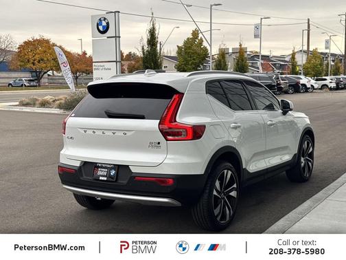 2024 Volvo XC40 B5 Ultimate Bright Theme