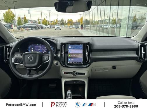 2024 Volvo XC40 B5 Ultimate Bright Theme