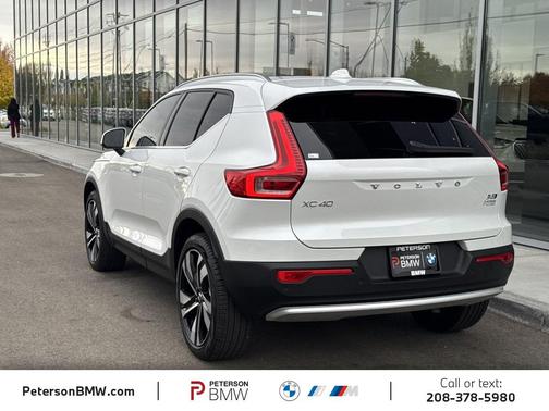 2024 Volvo XC40 B5 Ultimate Bright Theme