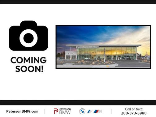 2024 Volvo XC40 B5 Ultimate Bright Theme