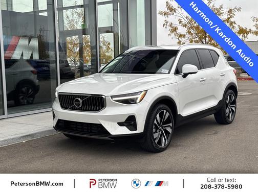 2024 Volvo XC40 B5 Ultimate Bright Theme
