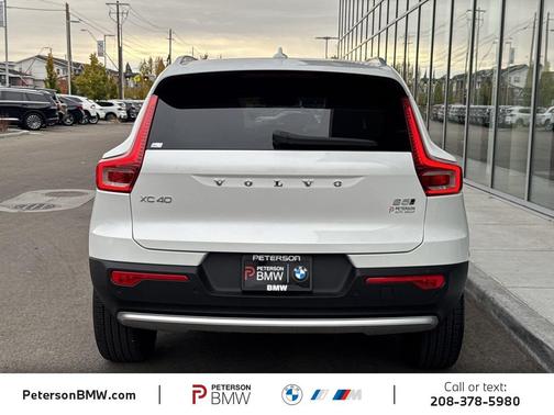 2024 Volvo XC40 B5 Ultimate Bright Theme