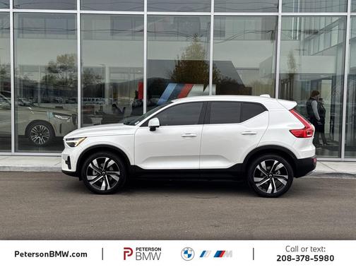 2024 Volvo XC40 B5 Ultimate Bright Theme