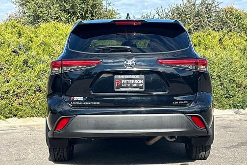 2022 Toyota Highlander LE