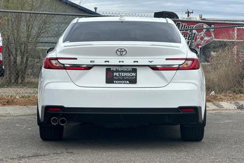 Ice Cap 2025 Toyota Camry SE