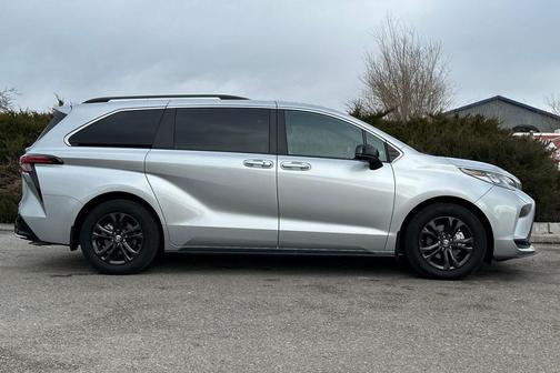 2024 Toyota Sienna XSE 7 Passenger