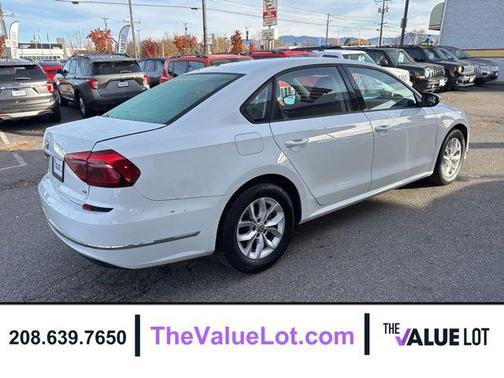 2018 Volkswagen Passat 2.0T R-Line