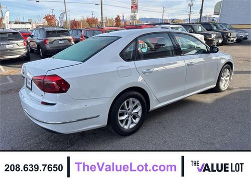 2018 Volkswagen Passat 2.0T R-Line