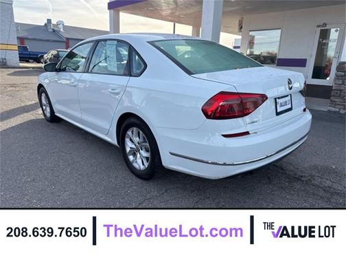 2018 Volkswagen Passat 2.0T R-Line