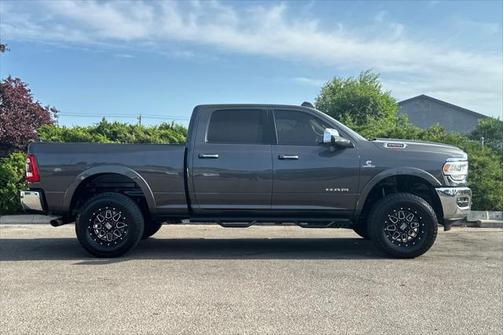 2020 RAM 2500 Laramie Crew Cab 4X4 6'4' Box