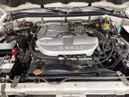 Photo 5 of 18 of 2001 INFINITI QX4