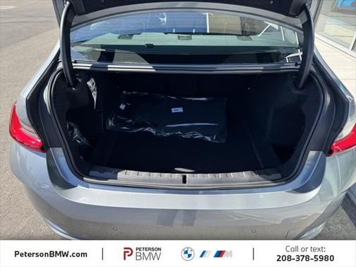 2025 BMW 330 i xDrive