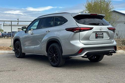 Celestial Silver 2024 Toyota Highlander XSE