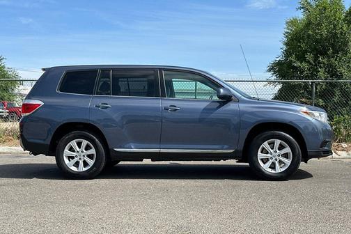 Shoreline Mist 2011 Toyota Highlander SE