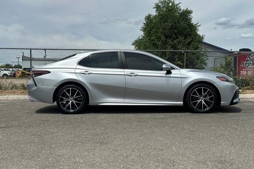 Celestial Silver Metallic 2022 Toyota Camry SE