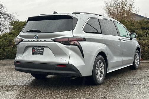 2025 Toyota Sienna LE