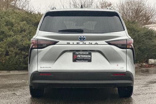 2025 Toyota Sienna LE
