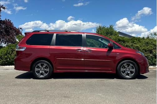 2019 Toyota Sienna SE Premium