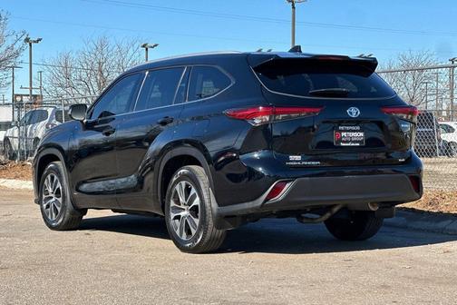 2022 Toyota Highlander Hybrid XLE