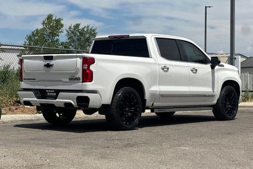 Iridescent Pearl Tricoat 2024 Chevrolet Silverado 1500 High Country