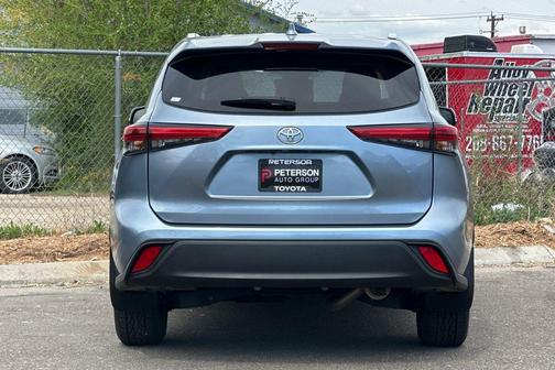 Moon Dust 2022 Toyota Highlander XLE