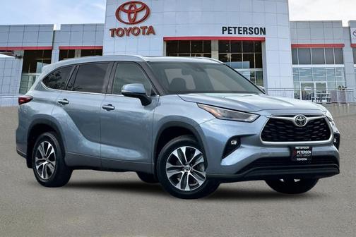 Moon Dust 2022 Toyota Highlander XLE