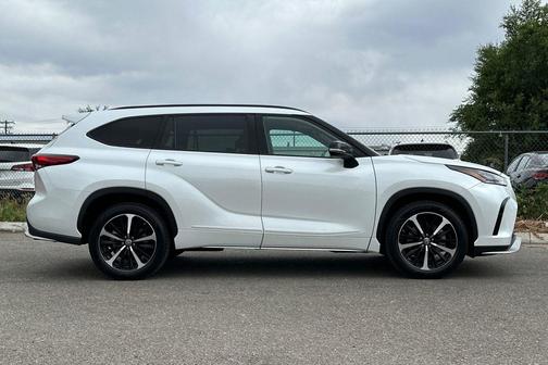 Wind Chill Pearl 2022 Toyota Highlander XSE