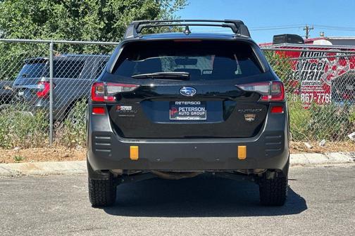 Crystal Black Silica 2024 Subaru Outback Wilderness