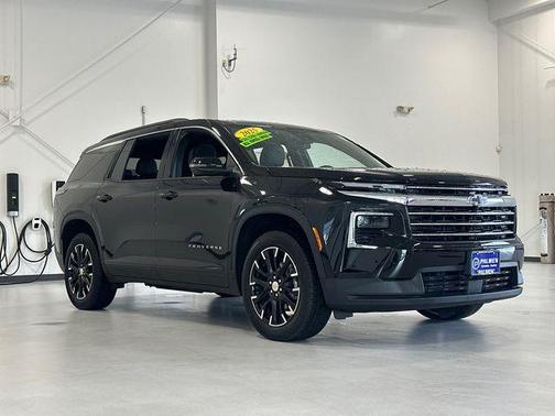 Mosaic Black Metallic 2025 Chevrolet Traverse LT