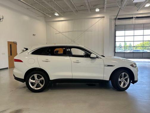 Fuji White 2019 Jaguar F-PACE 25t Premium