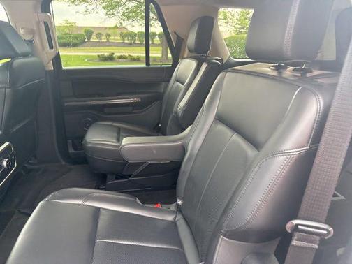 White Metallic 2022 Ford Expedition XLT