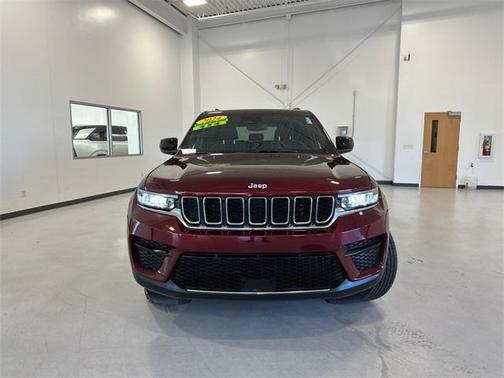 2024 Jeep Grand Cherokee Laredo