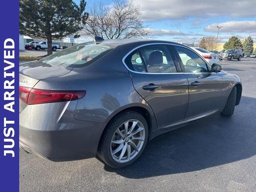 2021 Alfa Romeo Giulia Base