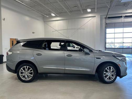 2023 Buick Enclave Essence AWD