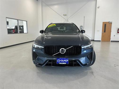 2022 Volvo XC60 B6 R-Design