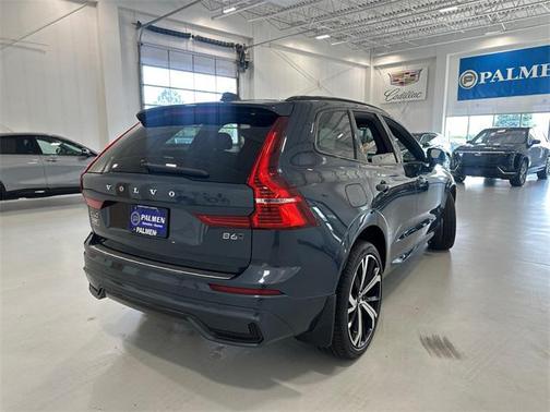 2022 Volvo XC60 B6 R-Design