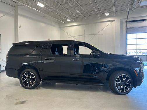 2025 Chevrolet Suburban RST