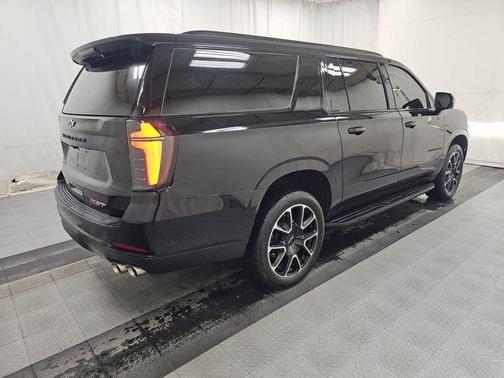 2025 Chevrolet Suburban RST