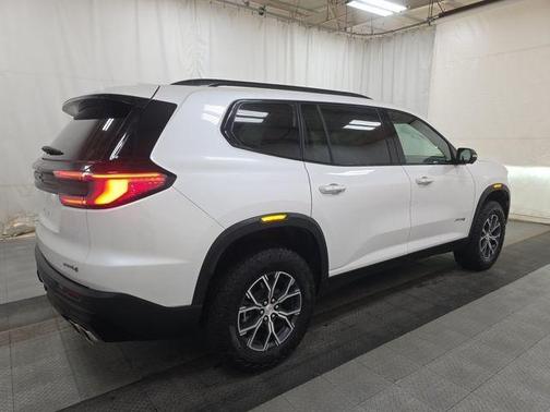 2025 GMC Acadia AWD AT4