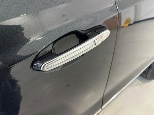 Wilder Metallic 2022 Cadillac XT5 Premium Luxury