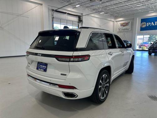 Bright White Clearcoat 2023 Jeep Grand Cherokee Overland
