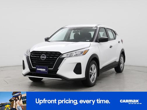 White 2025 Nissan Kicks Play S